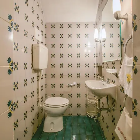 Cavarzerani 度假居 *